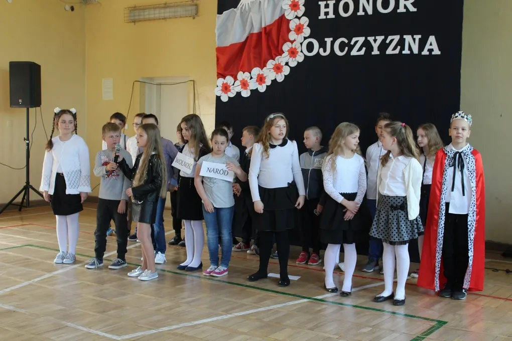Rocznica uchwalenia Konstytucji 3 Maja w "jedynce" (zdjęcia)