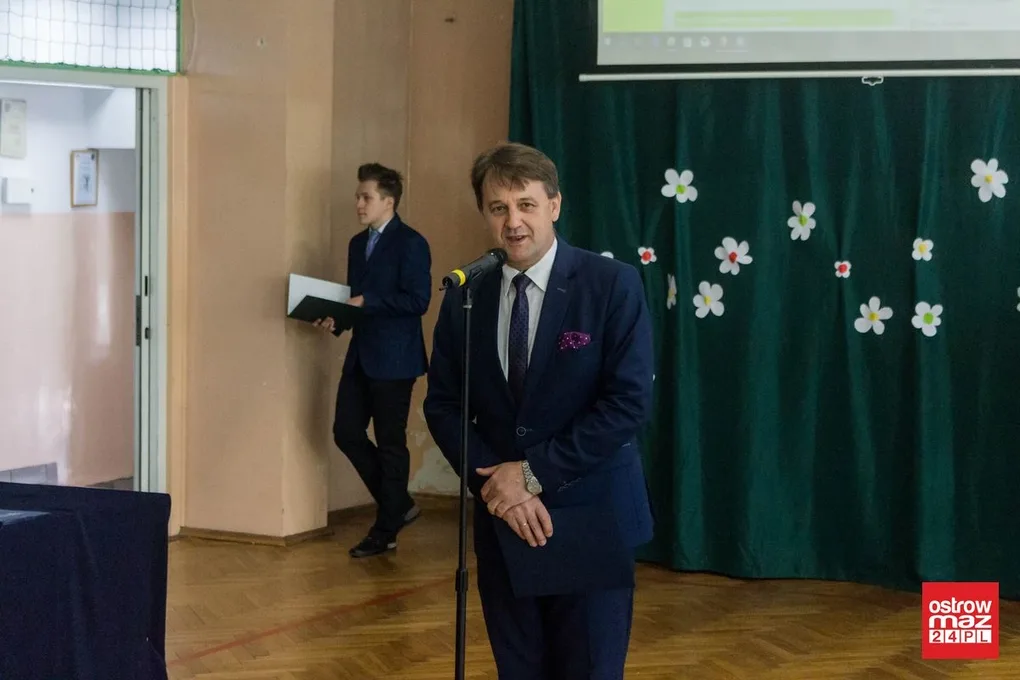 Maturzyści z "Rubinka" zakończyli rok szkolny (zdjęcia, wideo)