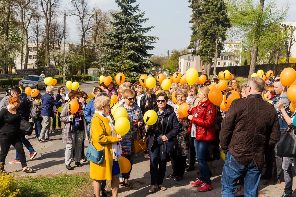 Nauczyciele protestowali pod ratuszem i ostrowskim starostwem (zdjęcia, wideo)