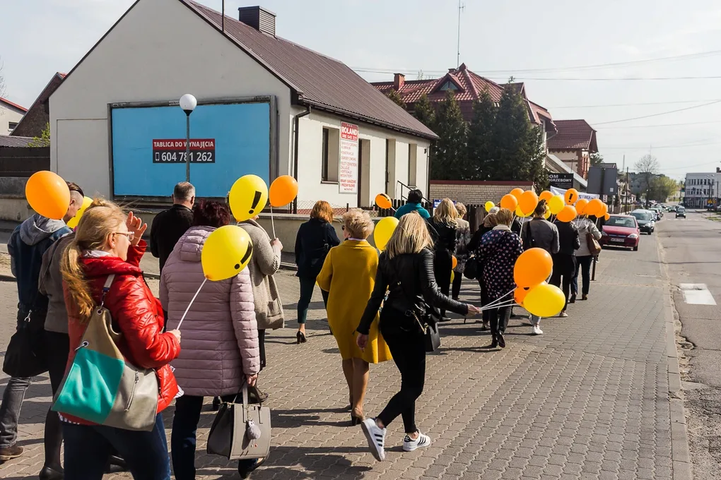 Nauczyciele protestowali pod ratuszem i ostrowskim starostwem (zdjęcia, wideo)