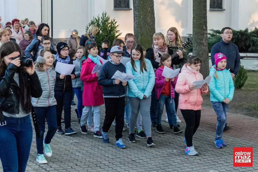 Droga krzyżowa w Komorowie (zdjęcia)