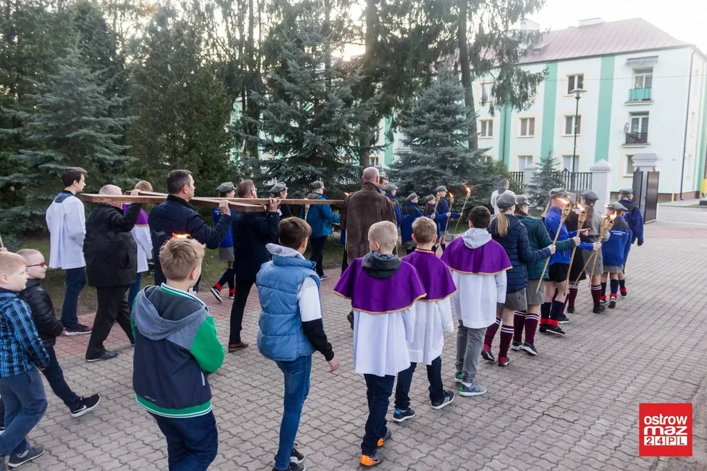 Droga krzyżowa w Komorowie (zdjęcia)