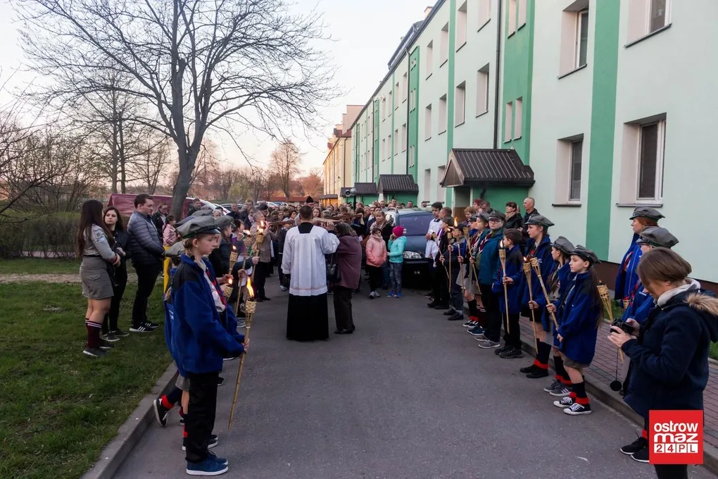 Droga krzyżowa w Komorowie (zdjęcia)