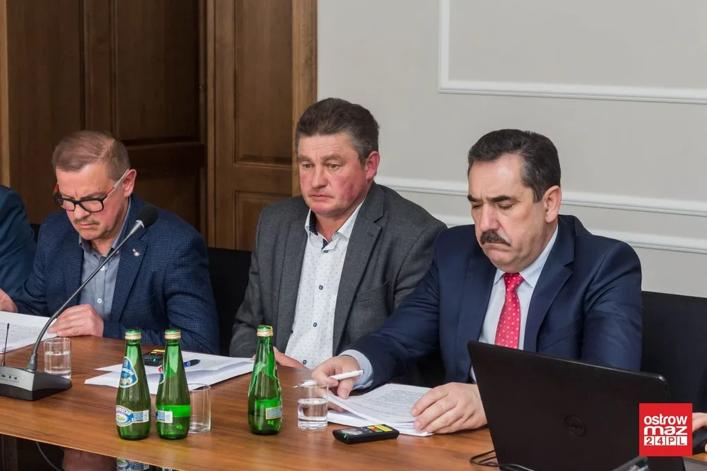 Rada powiatu ostrowskiego obradowała (zdjęcia, wideo)