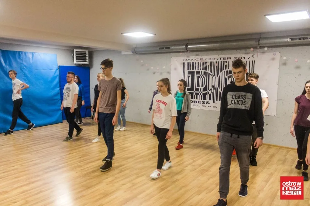 Uczą się przedwojennego tanga i walca. Dołącz do grupy! (zdjęcia, wideo)