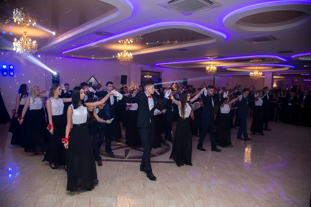 Kolejna porcja zdjęć i wideo z balu studniówkowego Rubinka