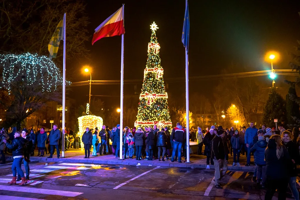 Mieszkańcy Ostrowi przywitali Nowy Rok (zdjęcia, wideo)