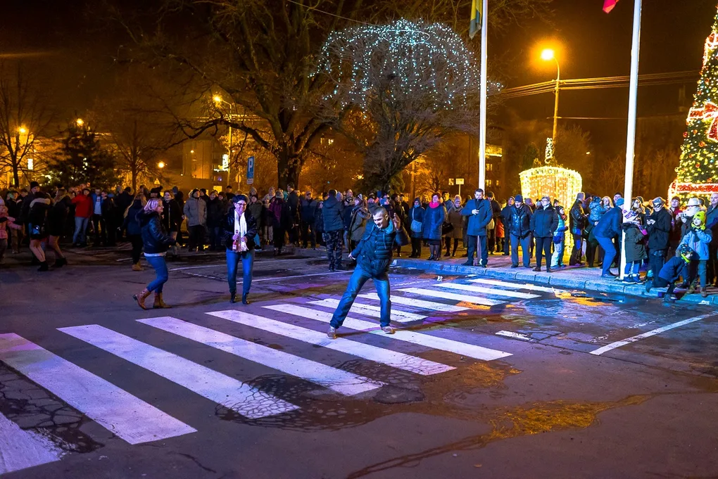 Mieszkańcy Ostrowi przywitali Nowy Rok (zdjęcia, wideo)