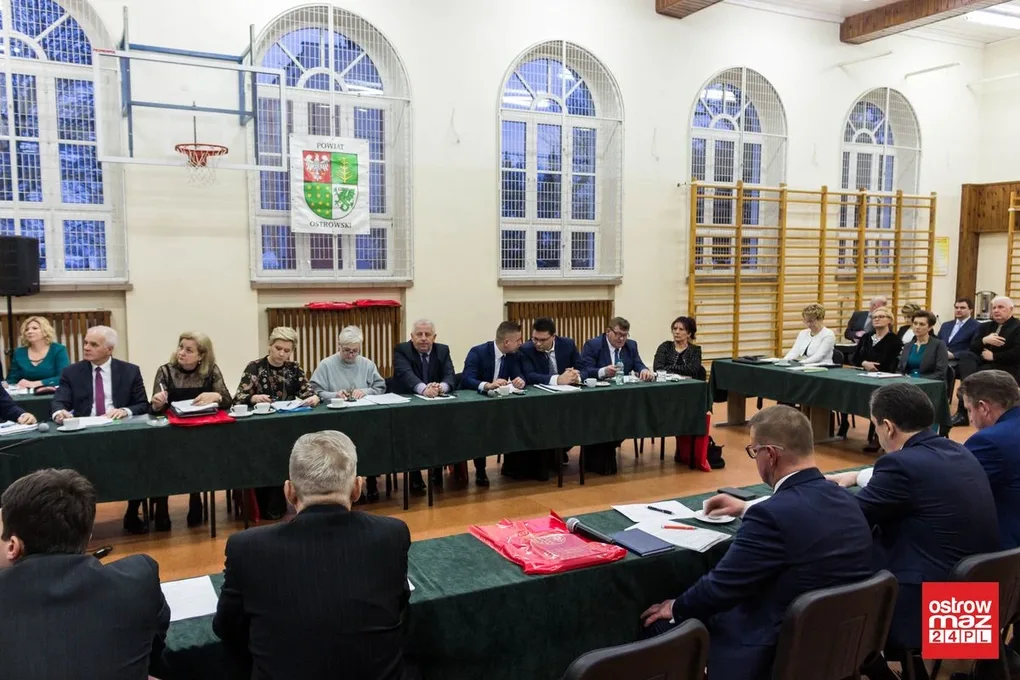 Obradowali powiatowi radni (zdjęcia, wideo)