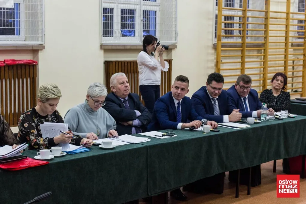 Obradowali powiatowi radni (zdjęcia, wideo)