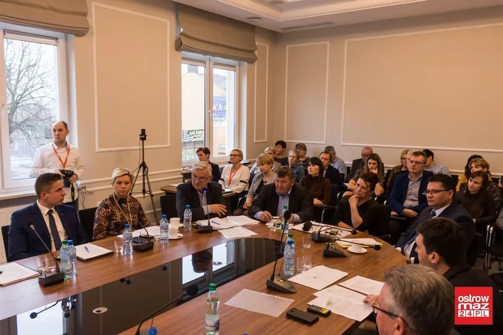 W powiecie wybrano składy komisji stałych rady (zdjęcia, wideo)