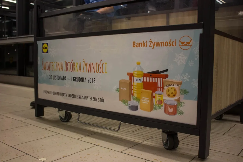 Świąteczna Zbiórka Żywności w Ostrowi Mazowieckiej (zdjęcia)