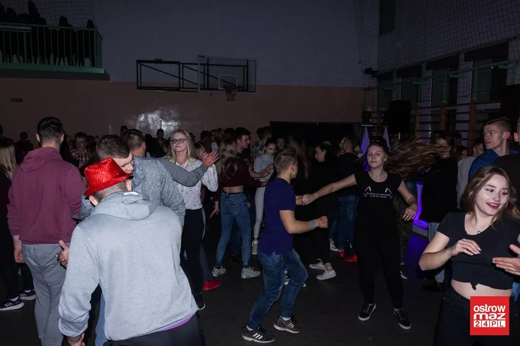 Dyskoteka ostatkowa w ostrowskim "Rubinku" (zdjęcia)