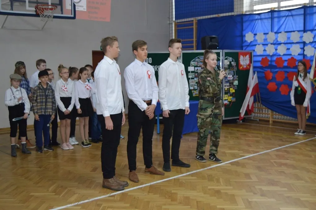 Patriotyczny apel w ostrowskiej "trójce" (zdjęcia)
