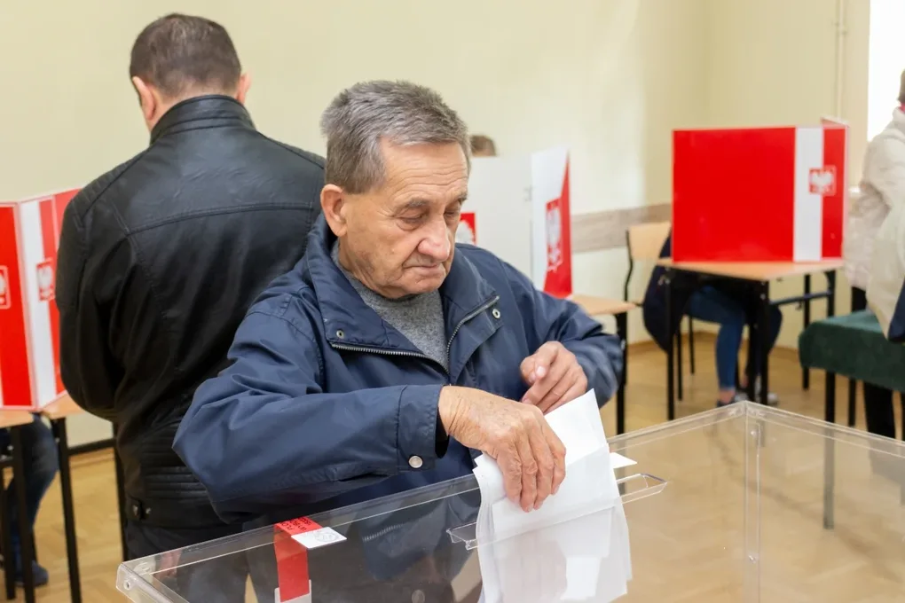 Zobacz jak głosują mieszkańcy Ostrowi (zdjęcia)
