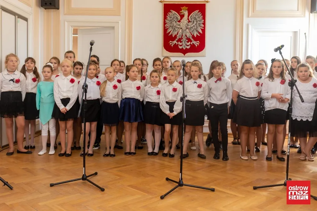 Miejskie obchody Dnia Edukacji Narodowej (zdjęcia, wideo, lista odznaczonych)