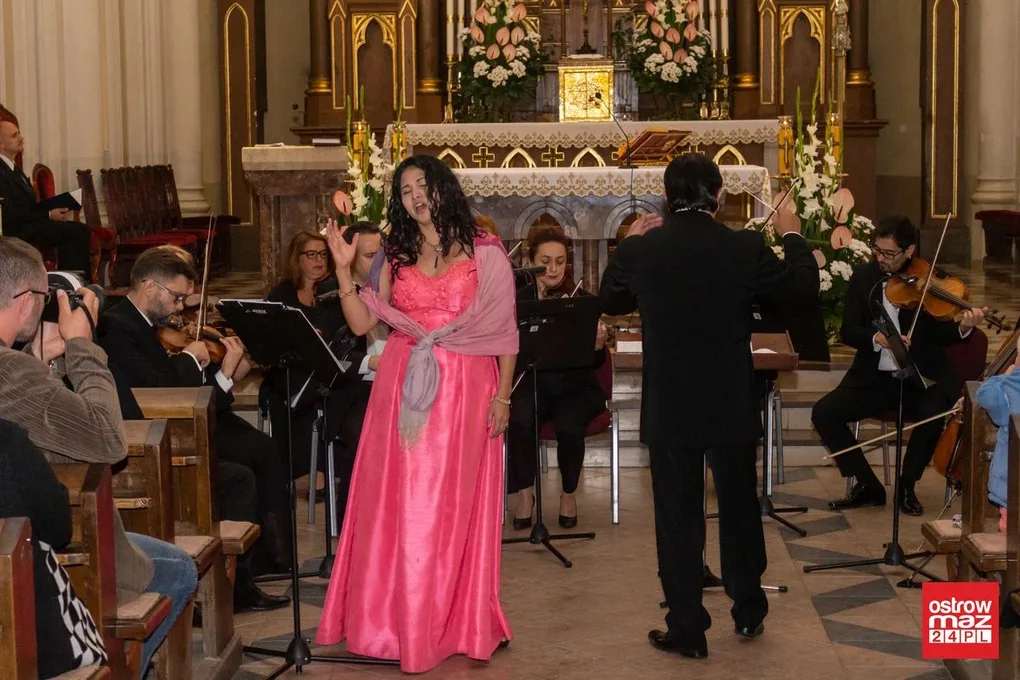 "Latynoski duet" w ostrowskiej parafii (zdjęcia, wideo)