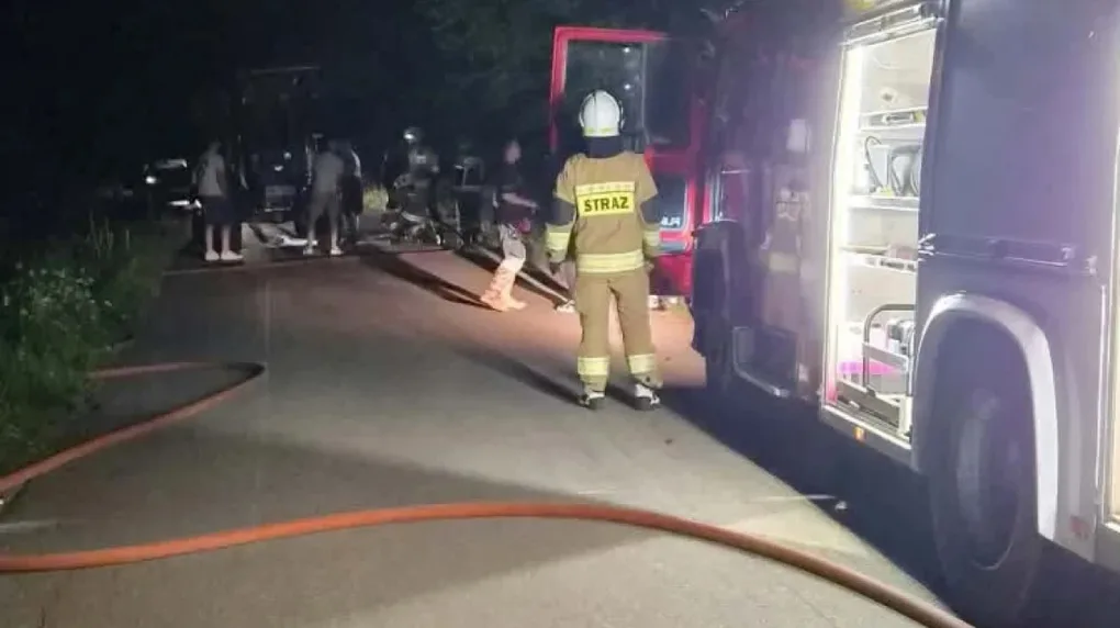 Pożar ciągnika na drodze między Starą Osuchową a Wiśniewem