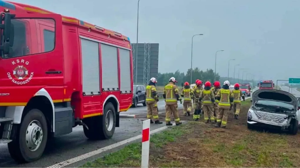Niebezpieczne sytuacje na drogach: zderzenie dwóch aut w Małkini, kolizja na S8. Kierowcy, noga z gazu!