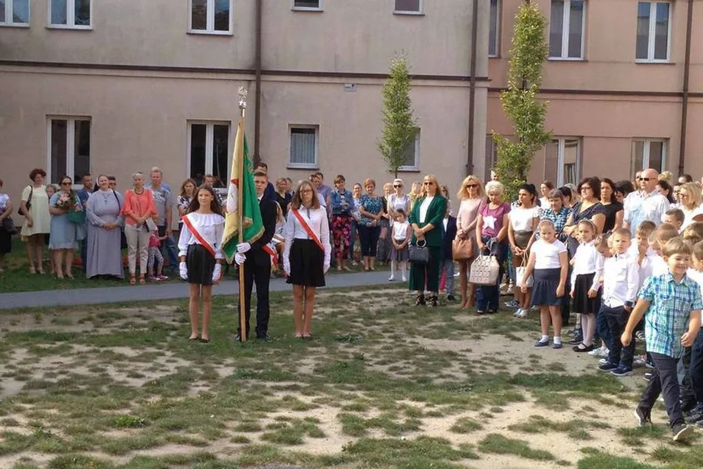 Rozpoczęcie roku szkolnego w "dwójce" (zdjęcia)