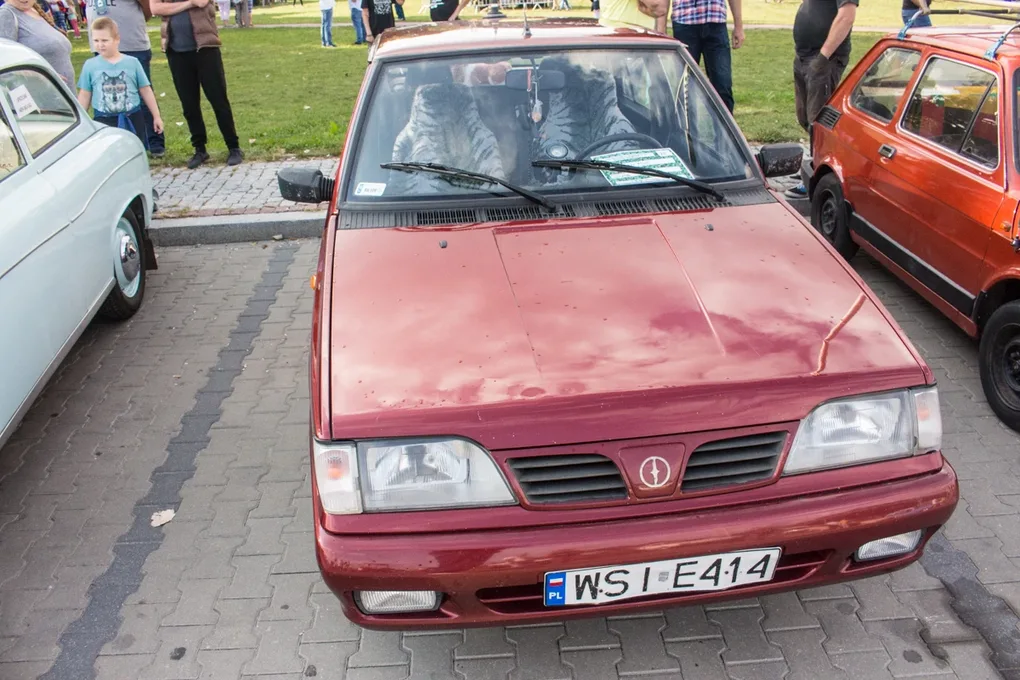 Zlot zabytkowych samochodów (zdjęcia)