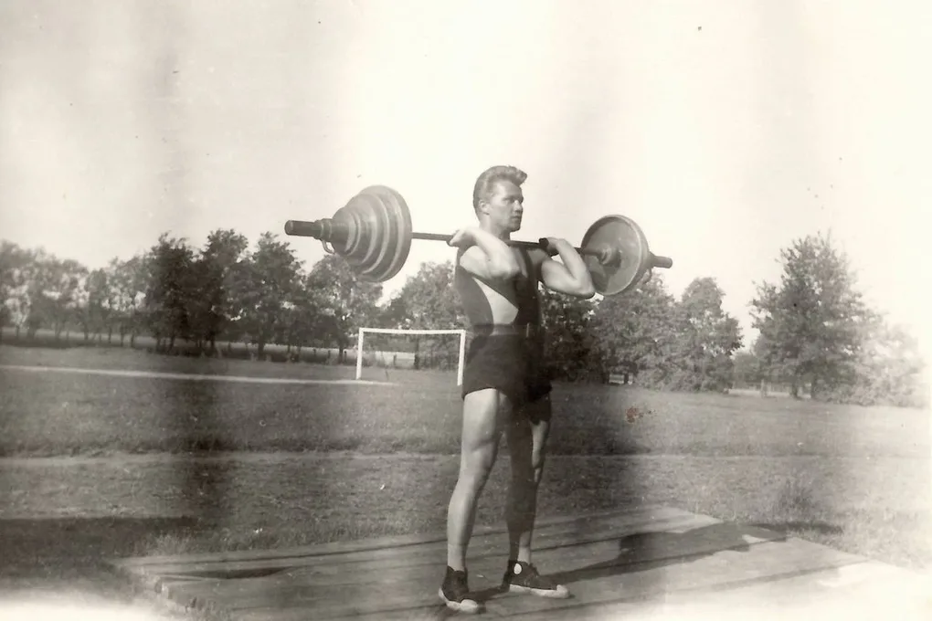 Dawne fotografie z treningu ostrowskiego atlety (zdjęcia)