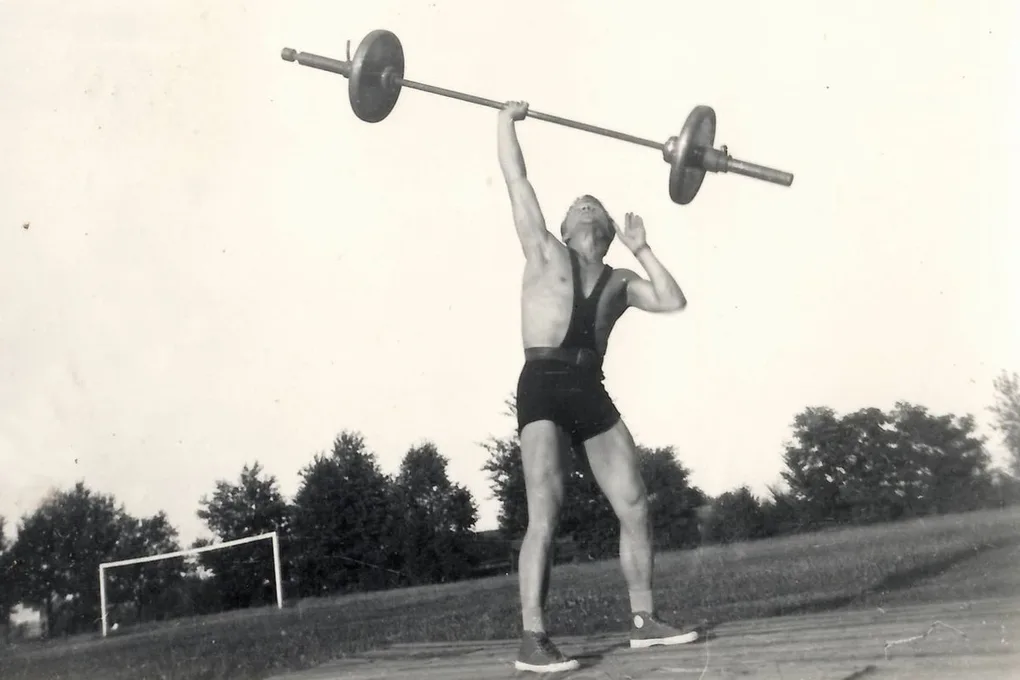 Dawne fotografie z treningu ostrowskiego atlety (zdjęcia)