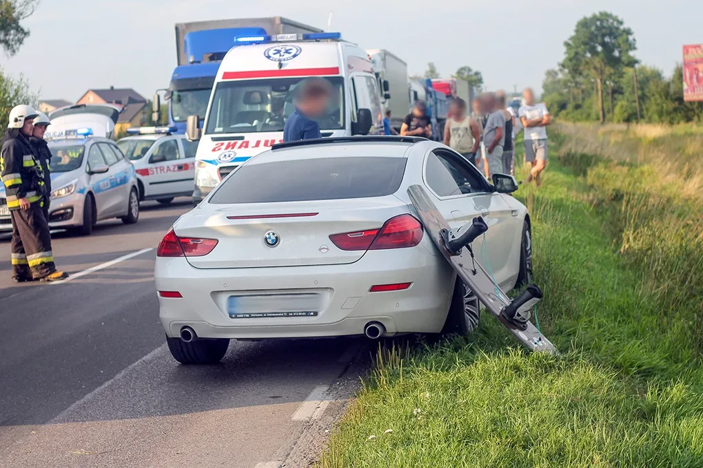 Zderzenie czterech aut na drodze w kierunku Łomży