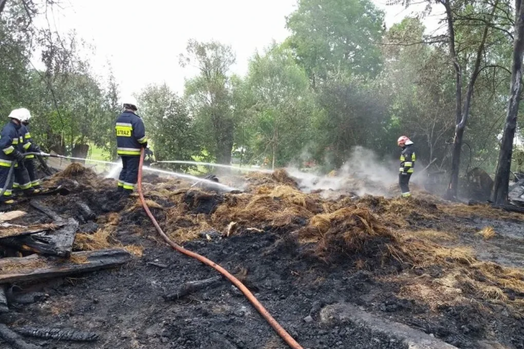 Ogromny pożar zabudowań w gminie Boguty-Pianki (zdjęcia)