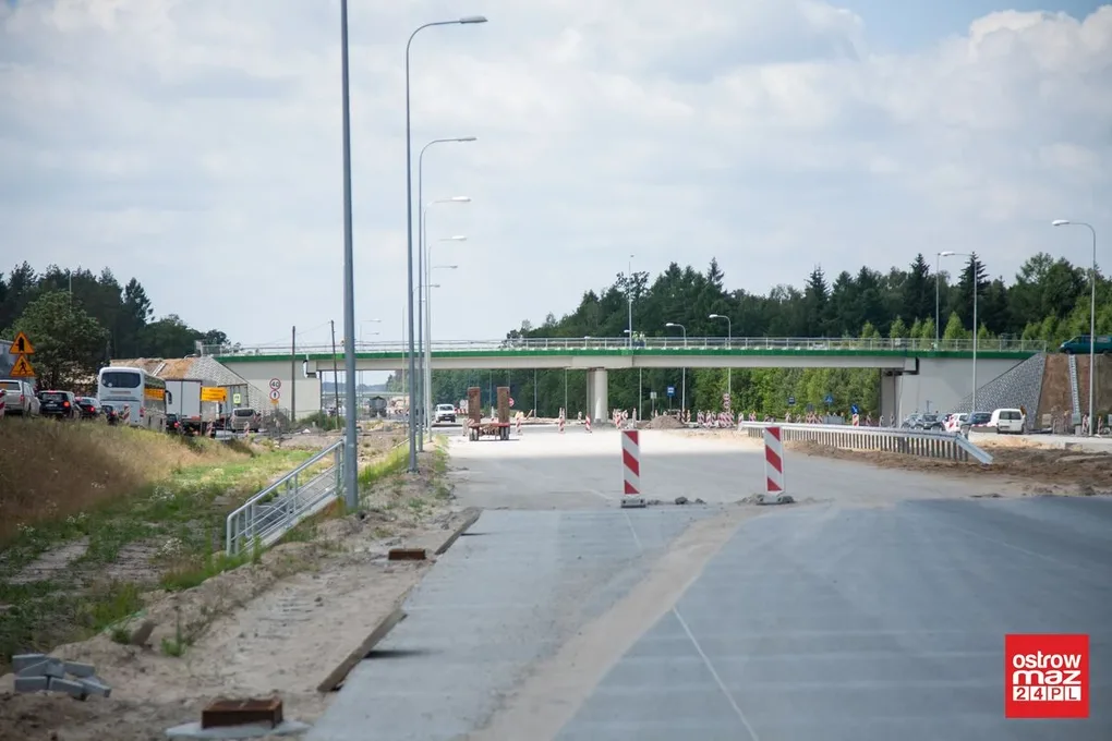 Intensywne prace na odcinkach drogi ekspresowej S8 (zdjęcia)
