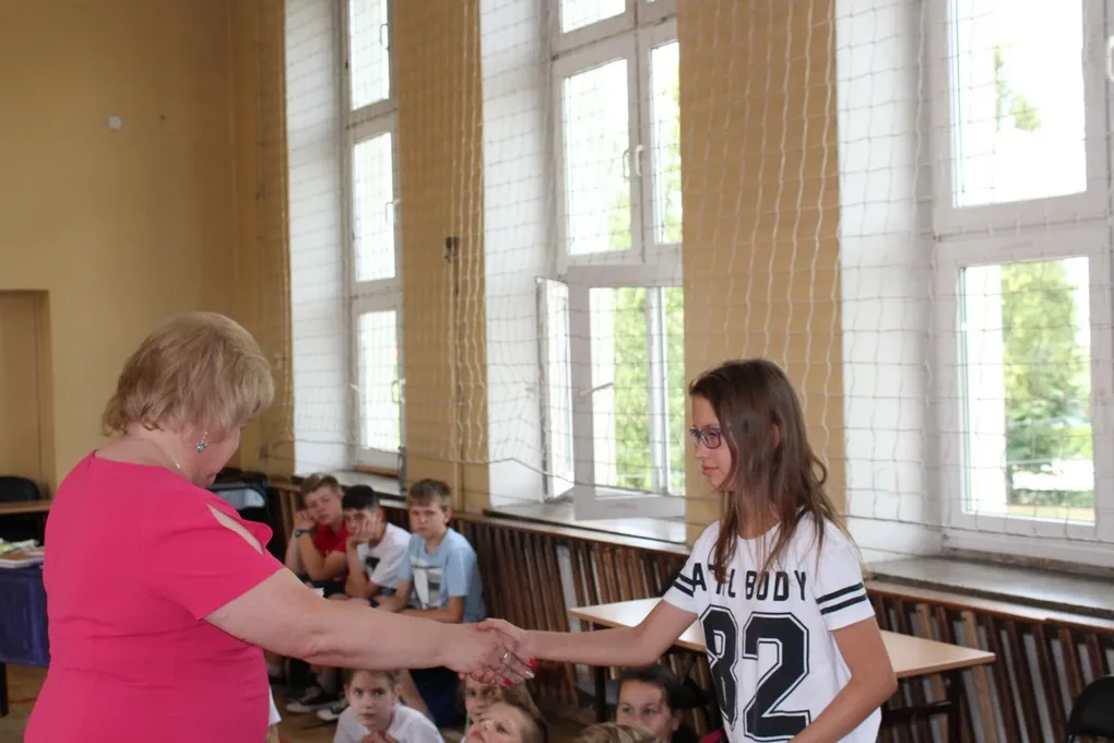 Uczniowie "jedynki" z kartami rowerowymi (zdjęcia)