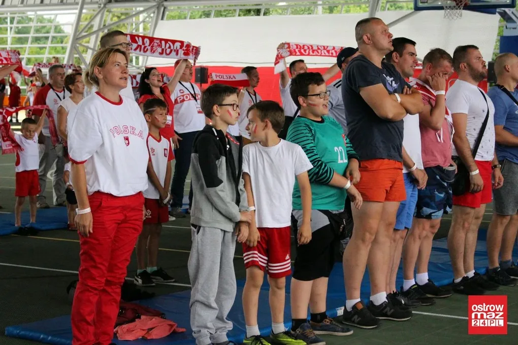 Ostrowianie dopingowali biało-czerwonych (zdjęcia)