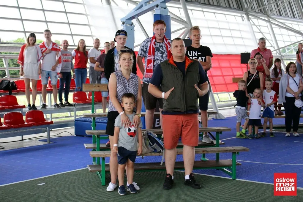 Ostrowianie dopingowali biało-czerwonych (zdjęcia)
