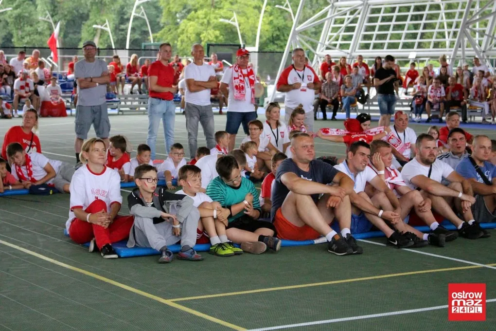 Ostrowianie dopingowali biało-czerwonych (zdjęcia)