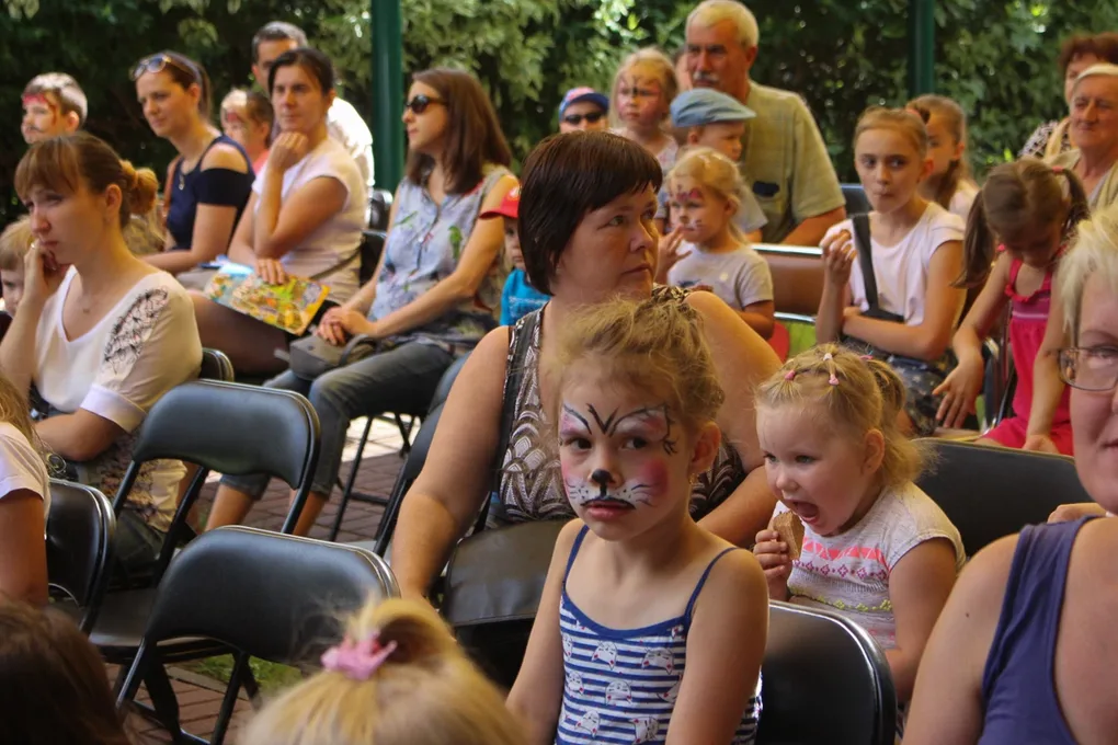 "Siedmiomilowe buty" na letniej scenie biblioteki (zdjęcia)