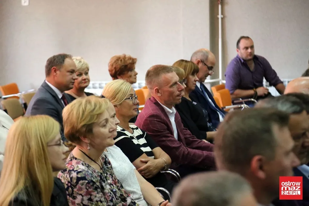 Umowy na dofinansowanie dróg w powiecie ostrowskim podpisane (zdjęcia)