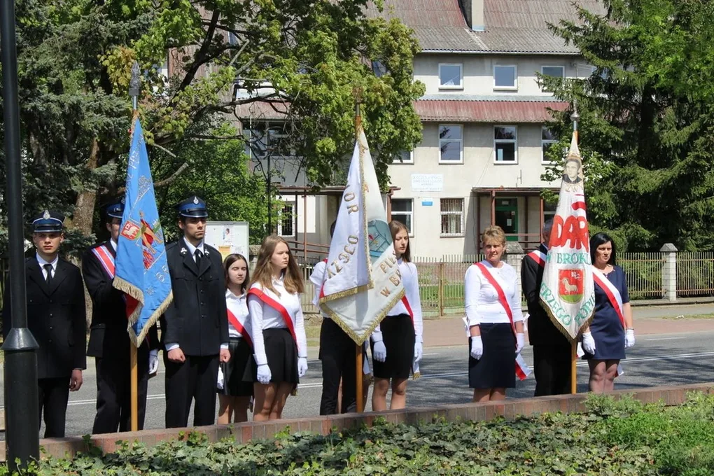 Brok na biało-czerwono (zdjęcia)