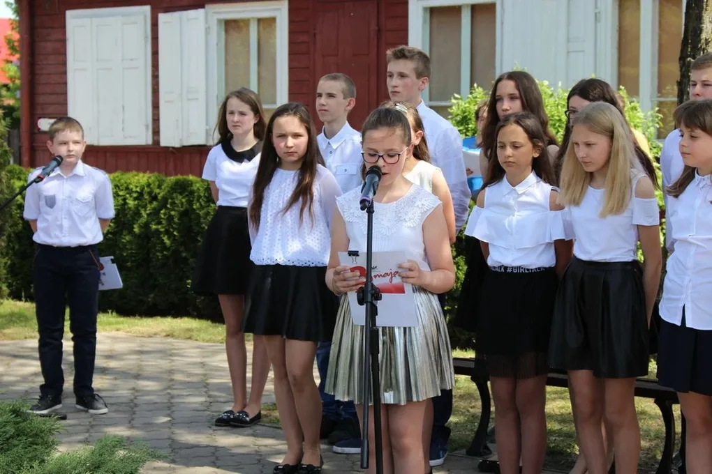 Brok na biało-czerwono (zdjęcia)
