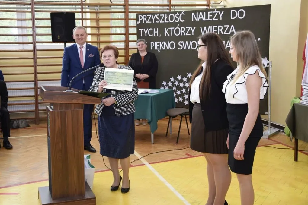 Maturzyści lubiejewskiej placówki opuścili szkolne mury (zdjęcia)