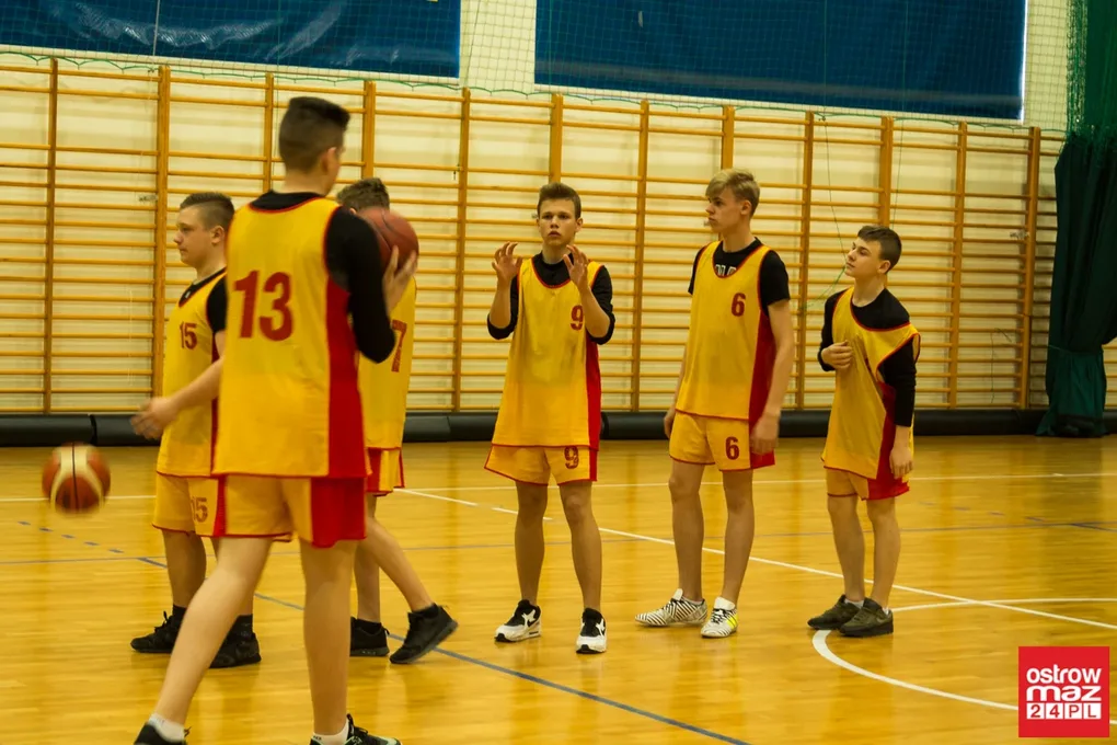 Międzypowiatowe mistrzostwa w koszykówce (zdjęcia)