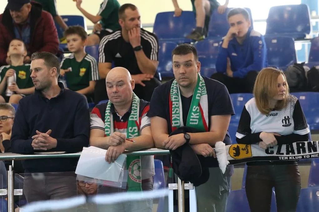 Ambitne starcia młodych piłkarzy (zdjęcia, wideo)
