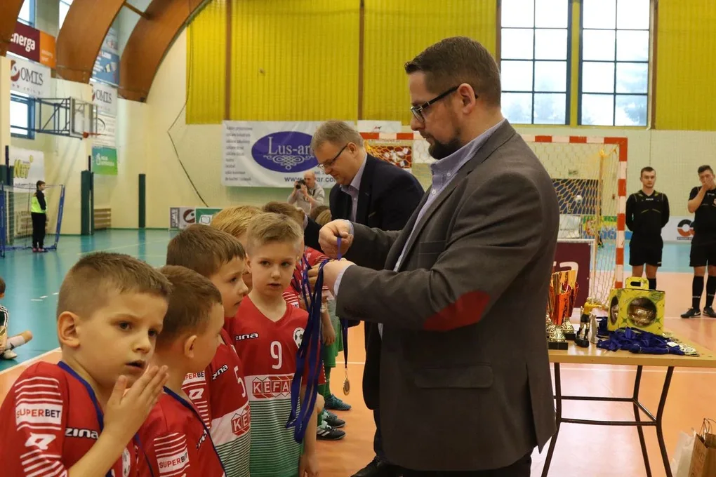 Ambitne starcia młodych piłkarzy (zdjęcia, wideo)
