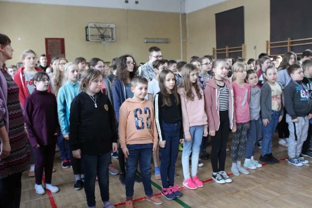 Uczniowie "jedynki" nie zapomnieli o żołnierzach wyklętych (zdjęcia)