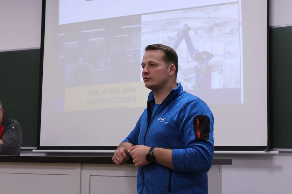 Ósmoklasiści poznali Dualną Ostrów (zdjęcia)