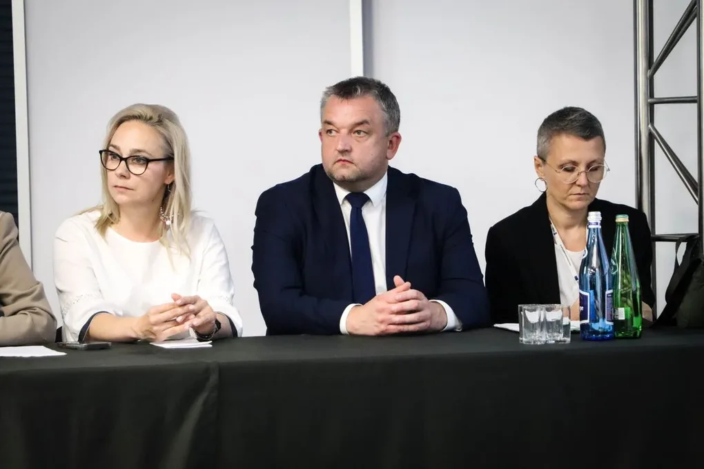 Minister Katarzyna Pełczyńska-Nałęcz w Ostrowi Mazowieckiej. Podwojenie środków na wodociągi i cyberbony dla samorządów (zdjęcia)