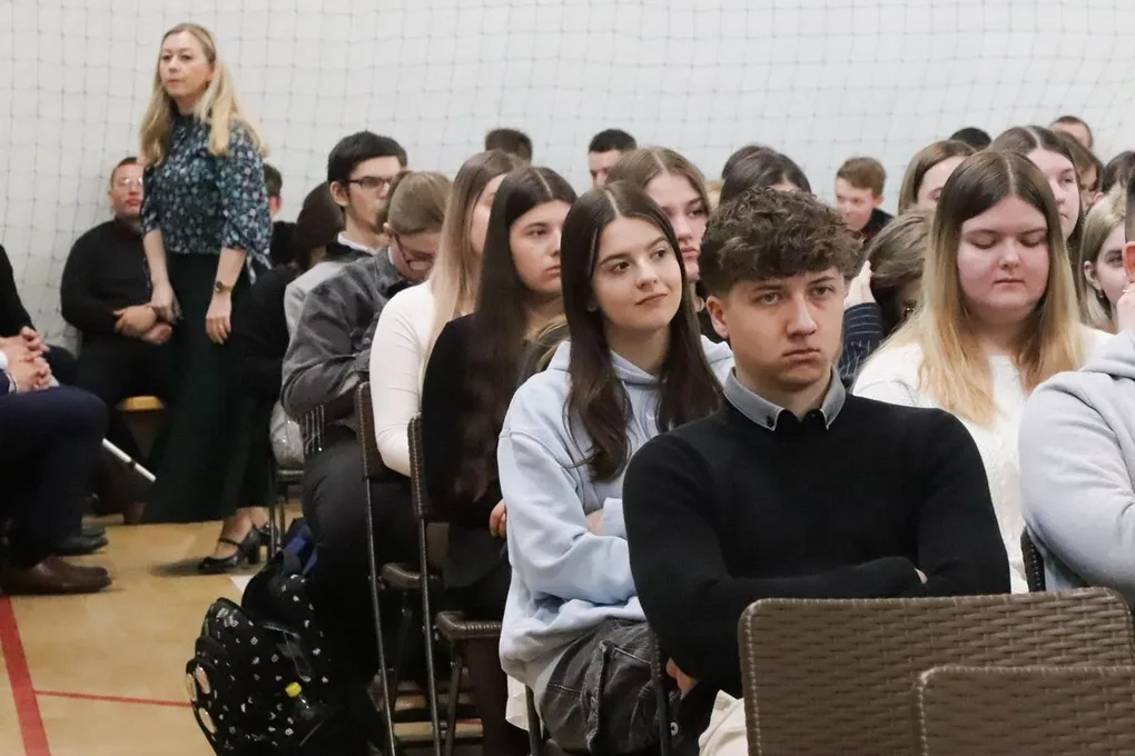 Zakończenie szkolnej podróży. Maturzyści ZSCKR w Starym Lubiejewie żegnają szkołę (zdjęcia)