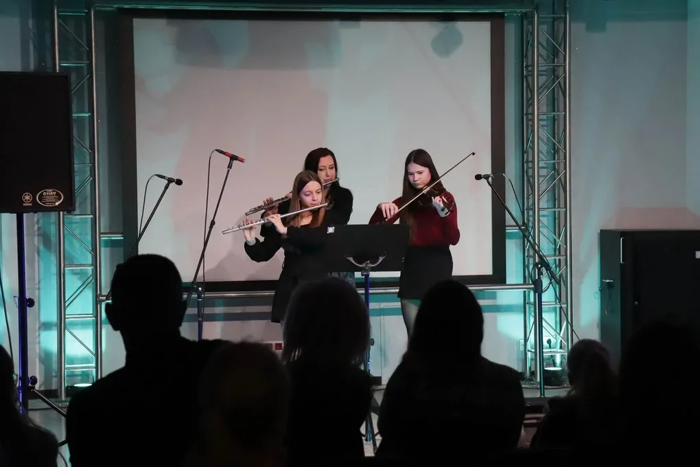 Urokliwy koncert kolęd i pastorałek w Starej Elektrowni (zdjęcia)