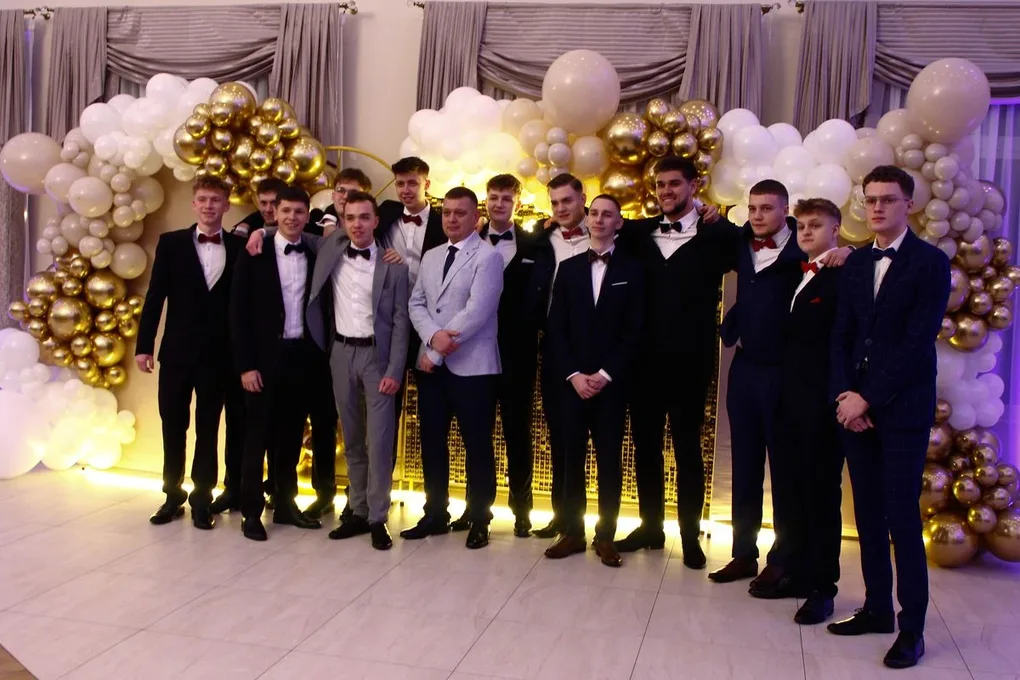Ostatni bal przed maturą. Studniówka uczniów "Ekonomika" (zdjęcia, wideo)