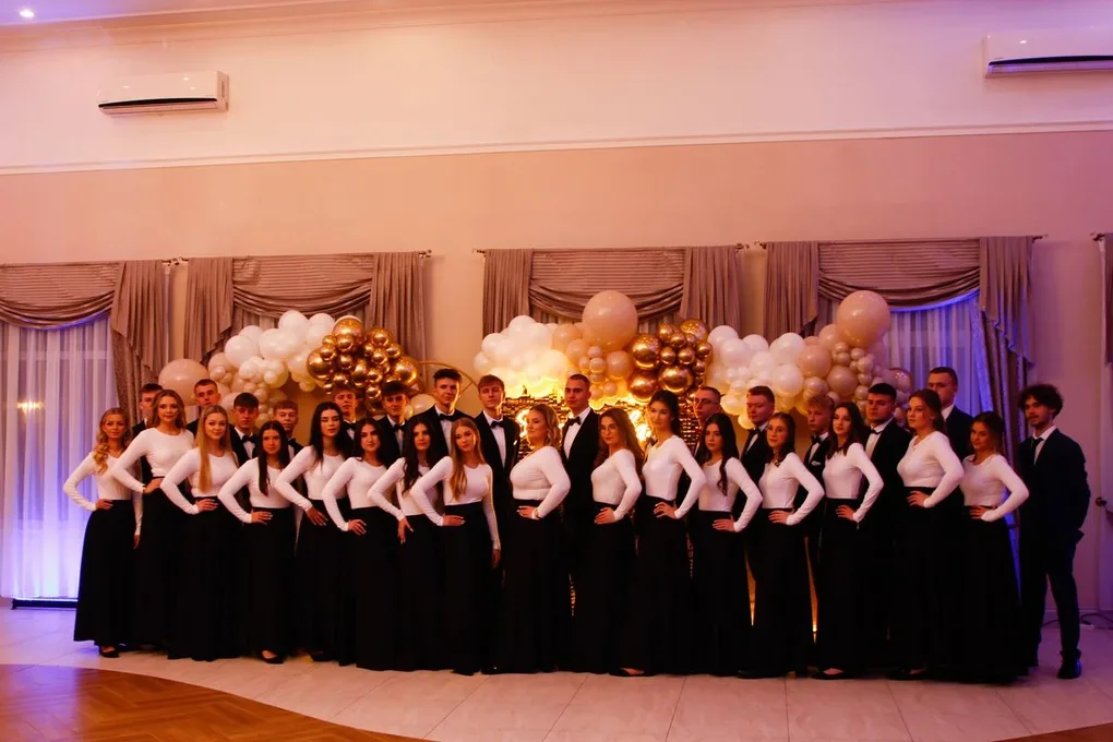 Ostatni bal przed maturą. Studniówka uczniów "Ekonomika" (zdjęcia, wideo)
