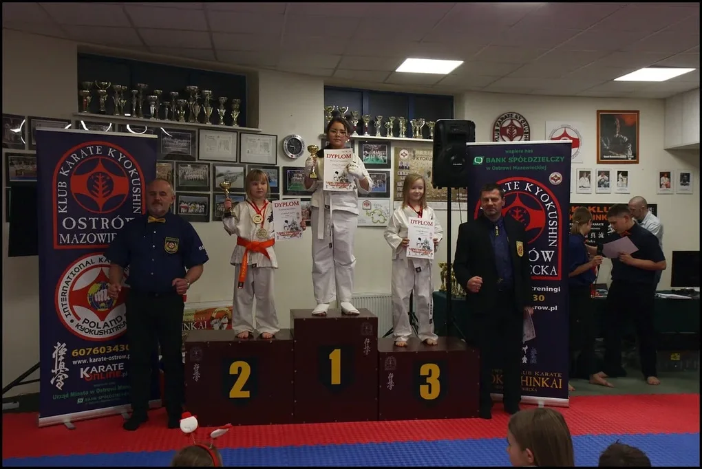 Turniej Mikołajkowy w Ostrowskim Klubie Karate Kyokushinkai (zdjęcia)